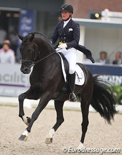 Karen Nijvelt on Elysias (by Jazz x Rhodium)