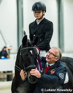 Swedish judge Gustav Svalling patting Filip Kowalski's Saviola