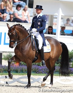 Patrik Kittel's Delaunay is getting better in the bridle contact (no longer titlting) and the passage is a highlight. In piaffe he gets a bit wide and in the canter on the forehand, but slowly the horse is becoming stronger