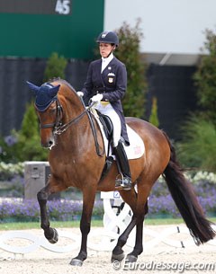 Olivia Lagoy-Weltz on Rassing's Lonoir. Not as on point as in the Rotterdam Grand Prix with a trailing right hind in the piaffe and swaying tempi changes, but the trot half passes and extensions were fabulous