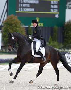 Inessa Merkulova on Mister X. The Russian star was a hand held in the trot half passes, but did a good rein back and shone in the piaffe and passage. In the tempi changes he gets constricted in front