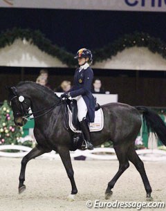 Laura de Graeve on Sandro's Diamond
