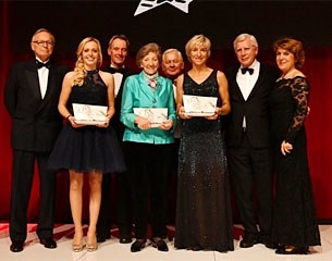 Laudator Sven Holmberg, Laura Klaphake, laudator Christopher Bartle, Maria Günther, Ullrich Kasselmann, Ingrid Klimke, Paul Schockemöhle and laudator Evelyn Haim-Swarovski :: © Fotodesign gr. Feldhaus