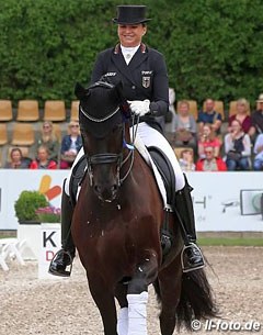 Dorothee Schneider and Sammy Davis Jr at the 2017 German Dressage Championships in Balve :: Photo © LL-foto