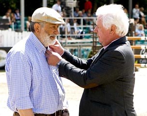 Jacques Toffi receives the German Riders' Cross in bronze from Count Breido zu Rantzau :: Photo © Ludwiga von Korff