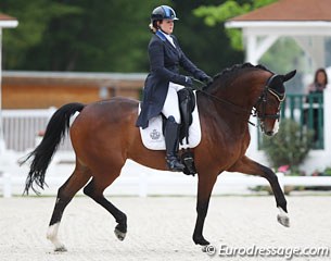 Belgian Julie Raymaekers on the 12-year old Hanoverian Saint Tropez (by Stedinger x Ravallo)