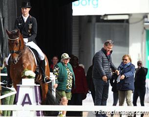 Sven Rothenberger in discussion with TD Mariette Withages on how far he can run alongside Cosmo into the main stadium