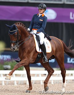 Madeleine Witte-Vrees had a very strong Cennin in her hands, who constantly leaned on the bit. In passage the hind legs dragged, but the tempi changes and extended trot, walk and canter were fabulous