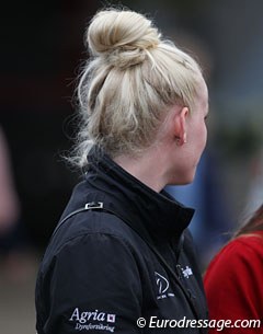 Each year at the European Junior/Young Riders Championship one can discover the trendy hair styles of the moment. In 2017 it's the messy birds nest bun