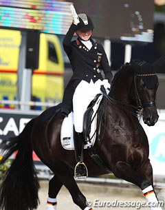 Semmieke Rothenberger and Geisha in their lap of honour