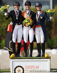 Anna Christina Abbelen, Hannah Erbe, Jasmien de Koeyer on the Kur podium