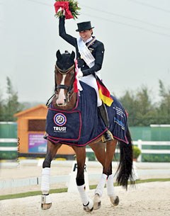 Lisa Maria Klössinger and Daktari win individual gold at the 2017 European Under 25 Championships :: Photo © Rainer Dill