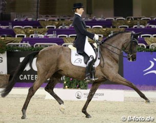 Stefanie Wolf on Saphira Royal