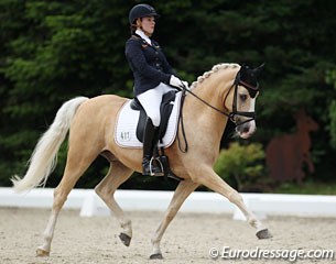 Romy Allard on Dujardin B