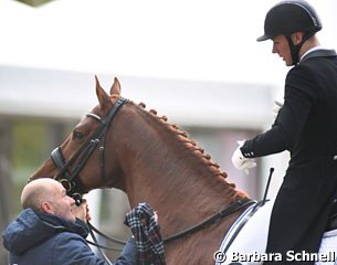 Groom Robbie Sanderson, former groom of Sönke Rothenberger's Cosmo, is now head groom for Daniel Bachmann.