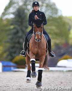 Cathrine Dufour schooling Cassidy