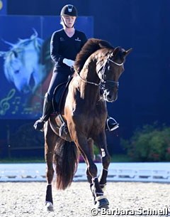 Josefine Hoffmann schooling Honnerups Driver