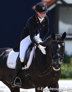 Semmieke Rothenberger gives Geisha a big pat at the end of their ride