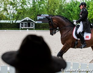 Coach Alois Goldberger watching student Ulrike Prunthaller