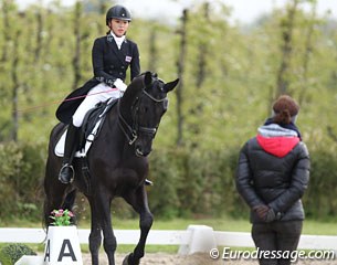 Thai Ravisara Wachakorn warming up Jazz Royal under the supervision of her German coach Johanna von Fircks