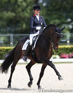 Stephanie Dearing on Rhodium (by Romanov x Sandro Hit)