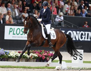 Claudia Rüscher's Hanoverian stallion Baccardi (by Belissimo M x De Niro) required a lot of driving aids to keep him in front of her throughout the test