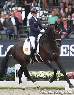 Emmelie Scholtens' very tall Hero (by Apache x Metall) did not cope well with the weather and was spooky. The trot and canter were strong, but the rhythm in walk was mediocre