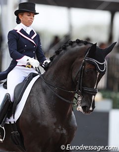 Interesting fashion on Argentinian Maria Florencia Manfredi