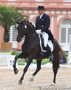 Heiner Schiergen made his CDI debut on Aaron, which was trained to Grand Prix level by Belgian Jeroen Devroe. Schiergen began riding Aaron late February 2017