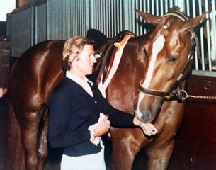 Ruth Klimke preparing Feuerball for the 1980 German Championships in Munich