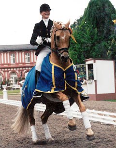 Jana and Golden Dancer win the pony class at the 1996 CDI Wiesbaden