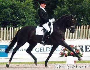 Holga Finken and Wahajama Win the second round at the 1999 WCYH :: Photo © Mary Phelps