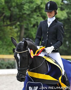 Donna Eden winning the young horse classes as a 3-year old in Germany :: Photo © Jan Reumann