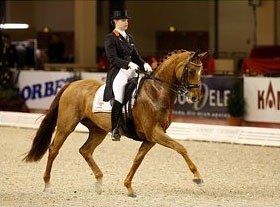 Lotje Schoots on Reine B at the 2007 Frankfurt Young Riders World Cup