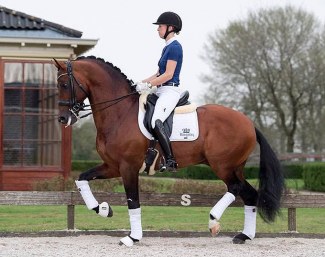 Kirsten Brouwer and Ghandi :: Photo © Esmee van Gijtenbeek