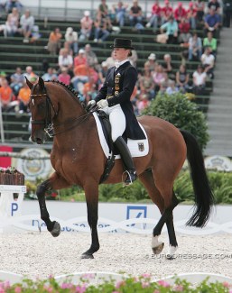 picture Isabell Werth Horse catching up with satchmo