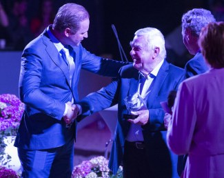 Sjef van Rijswijk receives the EDS award from Joop van Uytert and Nico Witte at the 2019 Excellent Dressage Sales