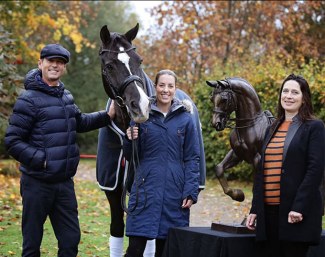 Carl Hester, Valegro, Charlotte Dujardin, and Valegro's statue with sculptor Georgie Welch :: Photo © Rose Lewis