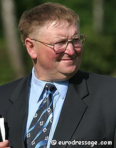 Gerd Folkers at the 2004 Oldenburg Elite Mare Show in Rastede :: Photo © Astrid Appels