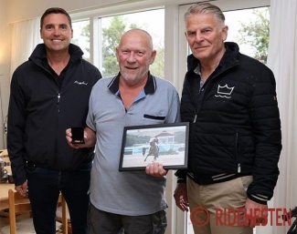 Andreas Helgstrand, Kurt Gosmer and Jan Pedersen at Gosmer's home where he received the DWB Medal of Merit for breeding Olympic medal winning mare Wendy :: Photo © Ridehesten