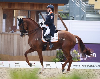 Thamar Zweistra and Luxuriouzz van de Waalsehoeve at the 2025 European Championships in Crozet :: Photo © Astrid Appels