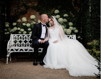 Jordy van Nies and Emily Bradshaw got married.