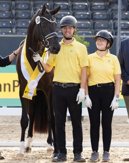  Champion Mare Dressage Hann.Pr.A. Beautiful Vibe  :: Photo © Hanoverian Society).