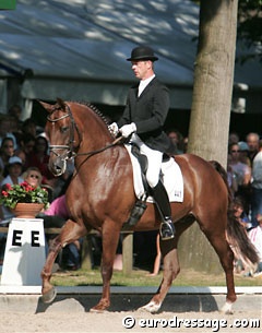 Dr. Ulf Möller and Flor de Selva at the 2005 Bundeschampionate :: Photo © Astrid Appels