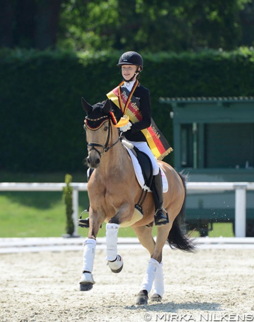 Lucie Anouk Baumgürtel and Massimiliano win the pony division at the 2018 Preis der Besten in Warendorf :: Photo © Mirka Nilkens