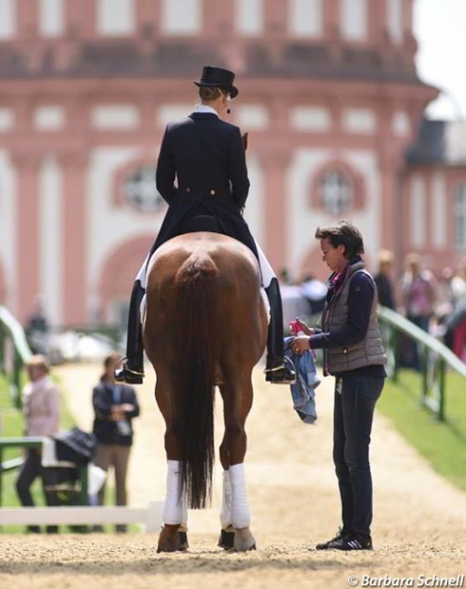 Gina Lutkemeier helping daughter Fabienne get ready to enter the Wiesbaden arena :: Photo © Barbara Schnell