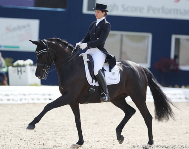 Stefanie Wolf and Saphira Royal at the 2018 Horses & Dreams in Hagen :: Photo © Astrid Appels