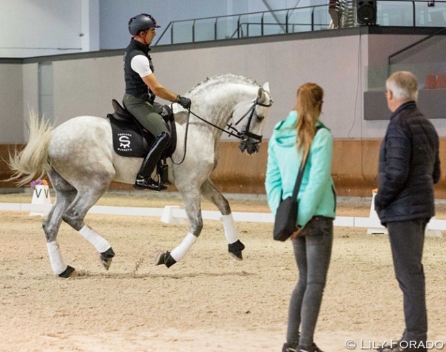 Jurgen Koschel with an interpreter coaching the rider on Qu de Sasueta :: Photo © Lily Forado