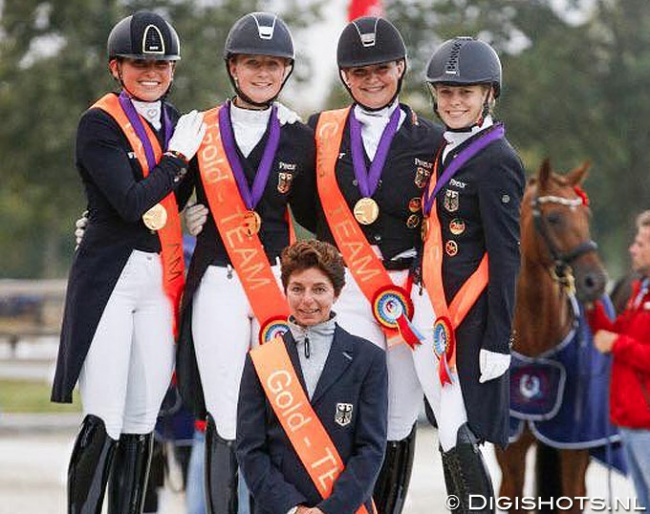 The golden German team with Klossinger, Nowag, Piotrowski and Becks (and GP team trainer Monica Theodorescu) at the 2018 European Under 25 Championships :: Photo © Digishots