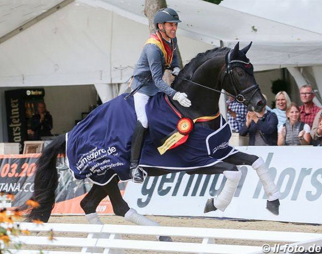 Rudolf Widmann and Revenant win the 6-yo finals at the 2018 Bundeschampionate :: Photo © LL-foto